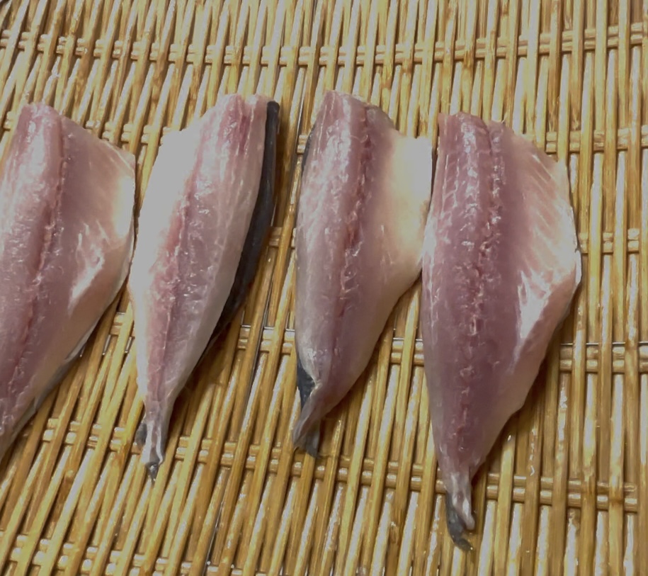 How to Make Vinegar-Marinated Aji for Sushi